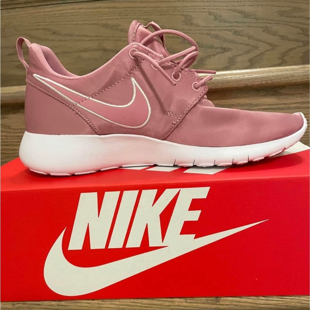 Nike roshe 7y colour rose runners